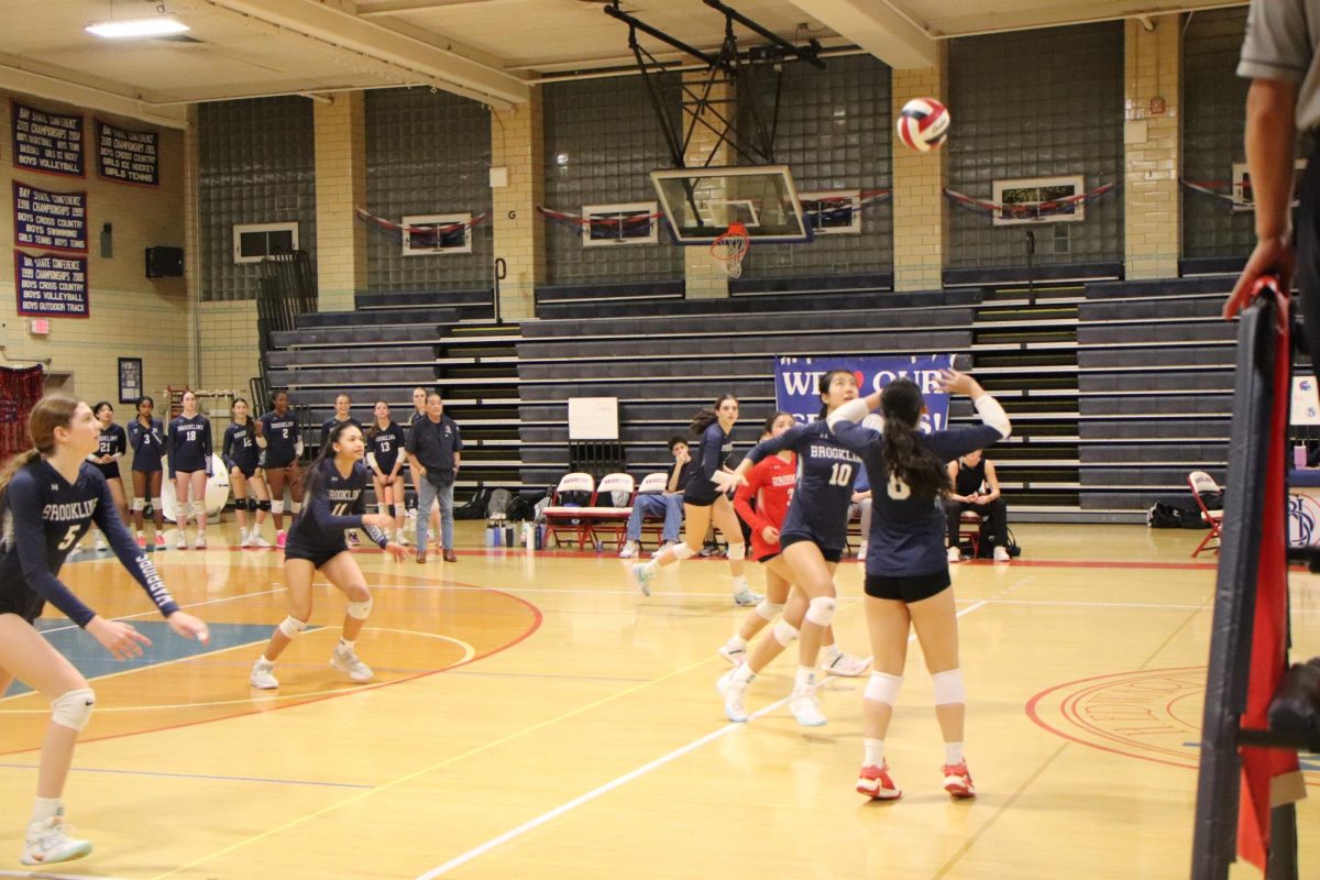 During their senior night on Thursday, Oct 24, the girls varsity volleyball team beat the Framingham Flyers in the Schluntz gymnasium.