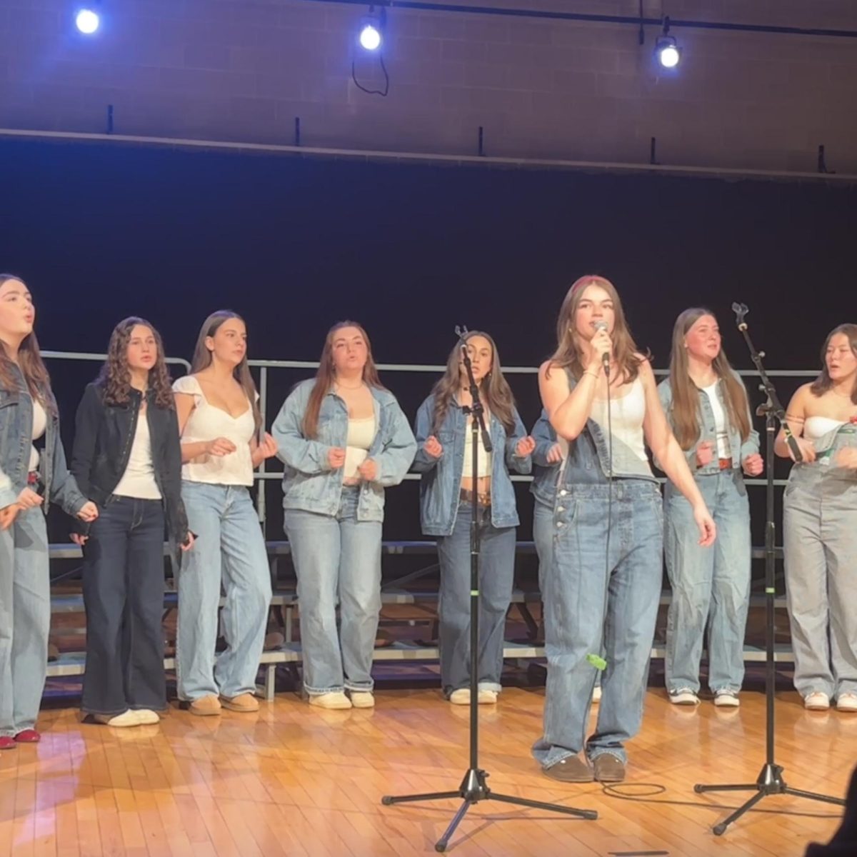 The Note-a-fy a cappella group performs "We Might Not Even Be Falling In Love" by Victoria Monét at the 2026 Acapellafest. Junior Ellie Haberkern sings a solo during the group's rendition of the R&B song.
